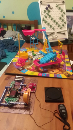 Foto van Mousetrap-spel, snap-circuitmachine en turing-tuimelaar